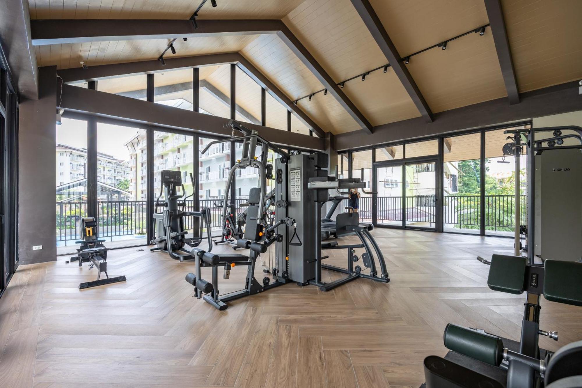 マクタンAmani 133,3 Minutes To Airport,With Gym & Pool,Fast Wi-Fi, Free Netflixアパートメント エクステリア 写真